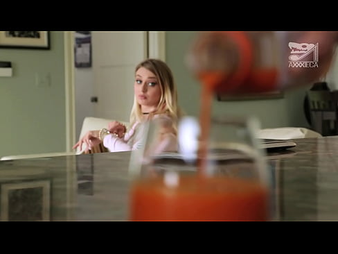 ❤️ A rapaza quente de tetas grandes e coña axustada recibe unha polla do perdedor, pero moi dura Porno en nós ❤