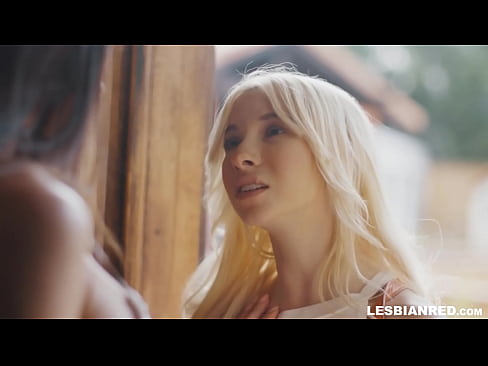 ❤️ A nena chega a casa uns meses despois e acaba comendo o coño da súa madrastra Porno en nós ❤