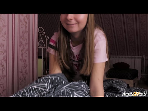 ❤️ Blondie chupa profundamente o seu mellor amigo e recibe semen na boca Porno en nós ❤