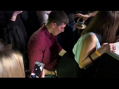 ❤️ Sexo real nunha discoteca rusa. Moza rusa de 18 anos no ano e na vaxina follada nunha discoteca Porno en nós ❤